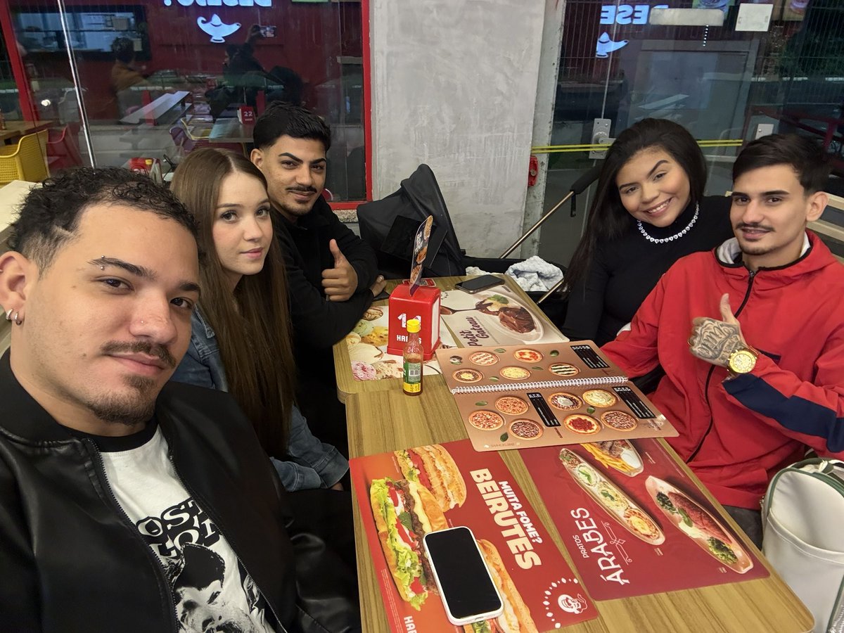 mooreiraY's tweet photo. Dia de reabastecimento com a família https://t.co/XcOH9jsZaQ