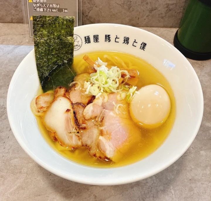 Fdr39dReLw0UQoK's tweet photo. おはようございます😊
いつも私のツイートを1秒でも見て頂いてる方には感謝感謝してます♥♥♥
ガッキーのお薦めのラーメン屋を見つけました✌✌
知る人ぞ知る人気店🎯
味💯コスパ💯ボリューム💯でした。 https://t.co/XeaznhD2H6