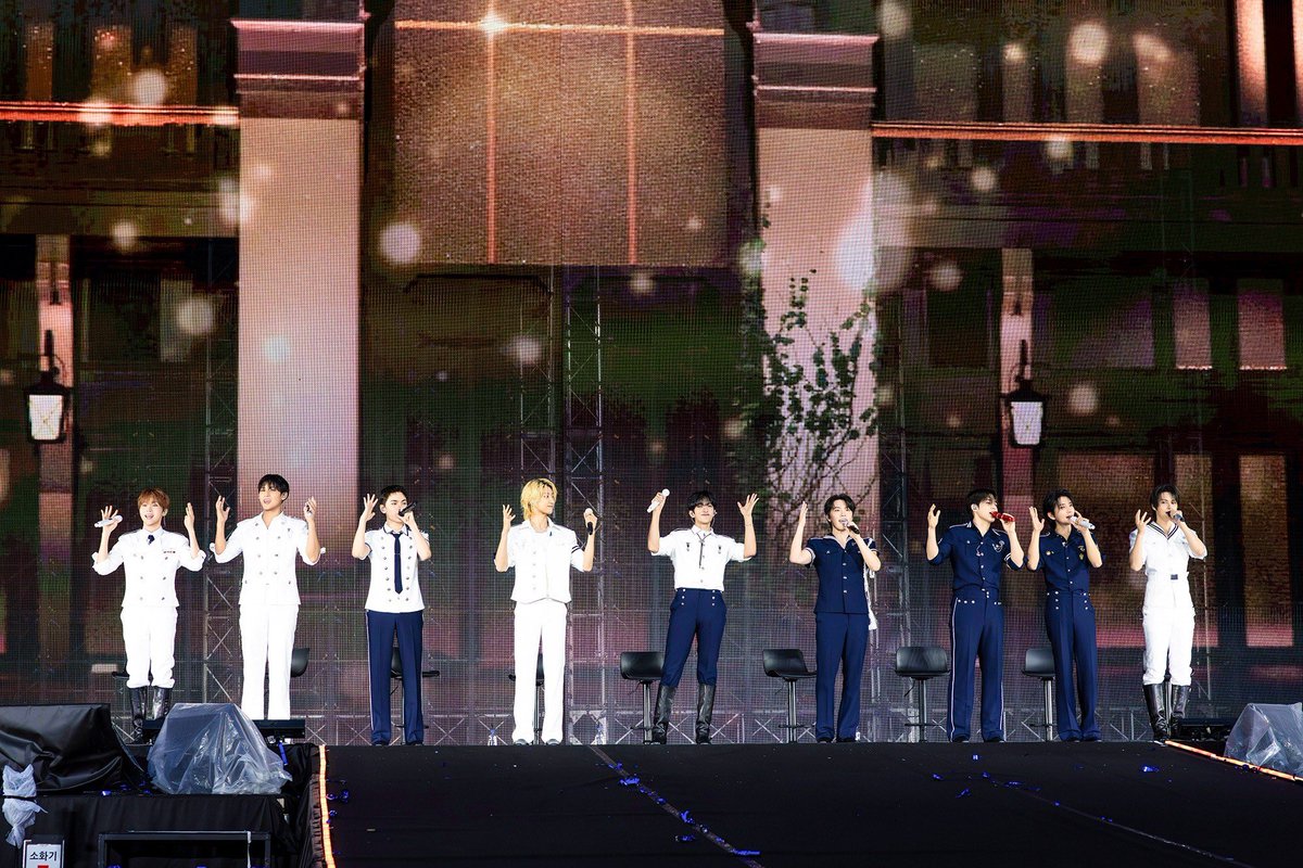 ho5hiii_kwon17's tweet photo. [📸] 260622
✦ 2026 SVT 10TH FAN MEETING <SEVENTEEN in CARAT LAND> | Media Photos 

Group 

#SEVENTEEN #세븐틴 @pledis_17 https://t.co/aHB8faTRM5