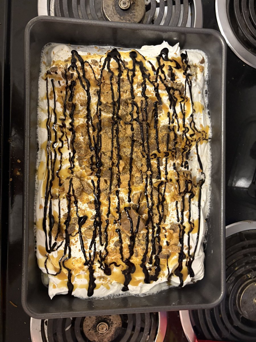 soveepy's tweet photo. hi guys do u like the cake i made https://t.co/LQ8OPKg4jZ