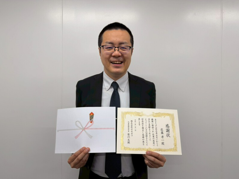 rewriteservice's tweet photo. 社長インタビューの記事が公開されました。

誰もが一度は目にしたことのある「タカ印」の賞状用紙やのし紙で知られる、老舗メーカーの5代目社長をインタビューしました。
https://t.co/eGUOXdyUy7

＃社長インタビュー https://t.co/XBTOZEMS5c