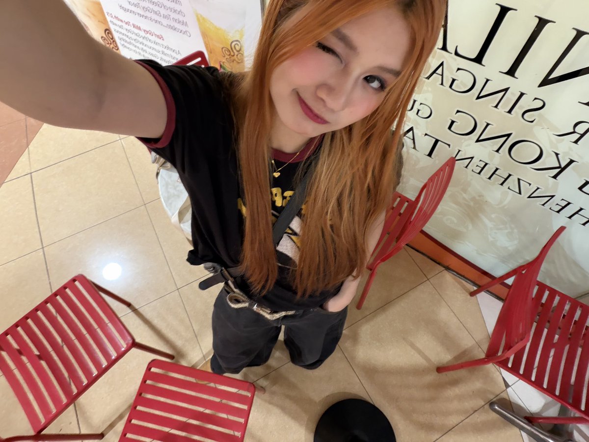vivid_via's tweet photo. I heart red 😁 https://t.co/RzOhazEh0P