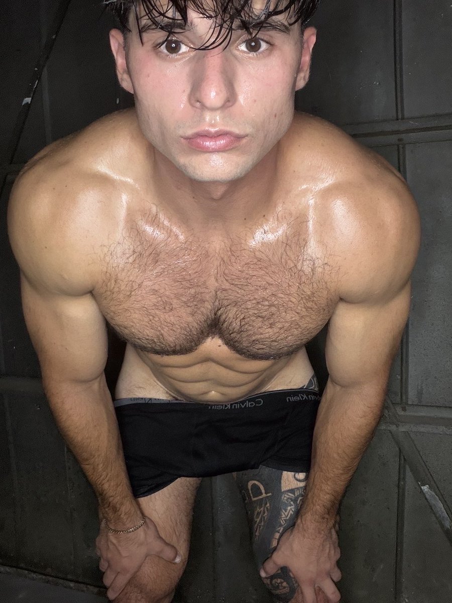 dent_fitness's tweet photo. Wait you guys actually want me to start posting here? Who would’ve known lol #thirsttrap https://t.co/XnQW2hY6Mh