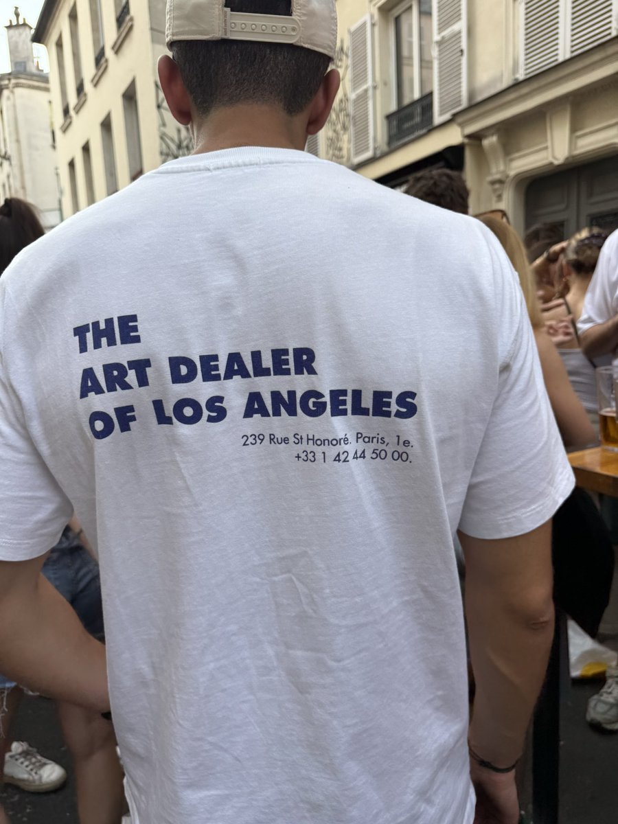wearisvan_'s tweet photo. Fete de la Musique is one giant rave in  Paris on June 21st. Who needs Coachella when you have Paris? #fetedalamusique https://t.co/RZU6ypYwiG