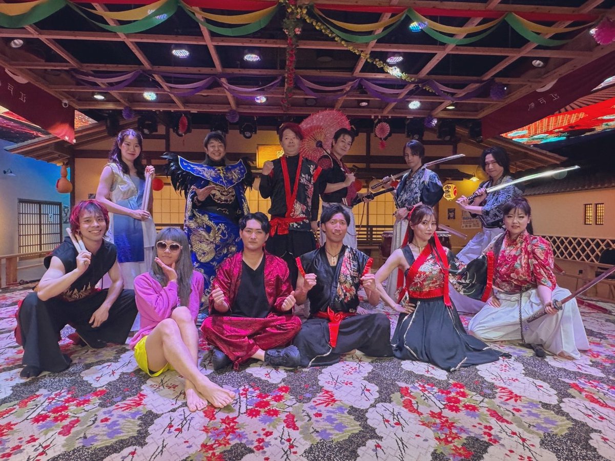 jtmdg1's tweet photo. 🔥湯楽城LIVE🔥

お久しぶりの湯楽城LIVE出演して
きましたぁ♨️✨

湯楽城のお客様は本当に暖かくて🤝
久しぶりに桜魁メンバーにも会えてHOME
に帰ってきた気分です😋🍣

最高のメンバーで1チームで
ステージを創るのは幸せですね✨

GRAND GLANZの今年の活動をまだまだ
見ててくださいねぇ🔥🔥

ではでは〜🌞
＃東京湯楽城
＃桜魁
＃GRANDGLANZ
＃千葉
＃富里