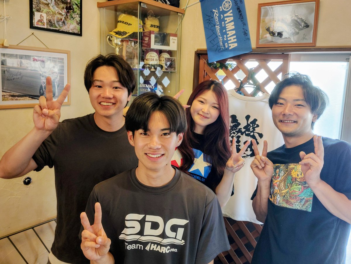 sus441's tweet photo. キリア君と夢乃さんが、昨日のレースヒーローを連れて寄ってくれました!
#JPsports
#MFJCUP
#全日本筑波第三戦
#市原一優選手
#林夢乃選手
#ミスターウイナー
#YouTubeliveも観てね https://t.co/yVMrSoDSLS