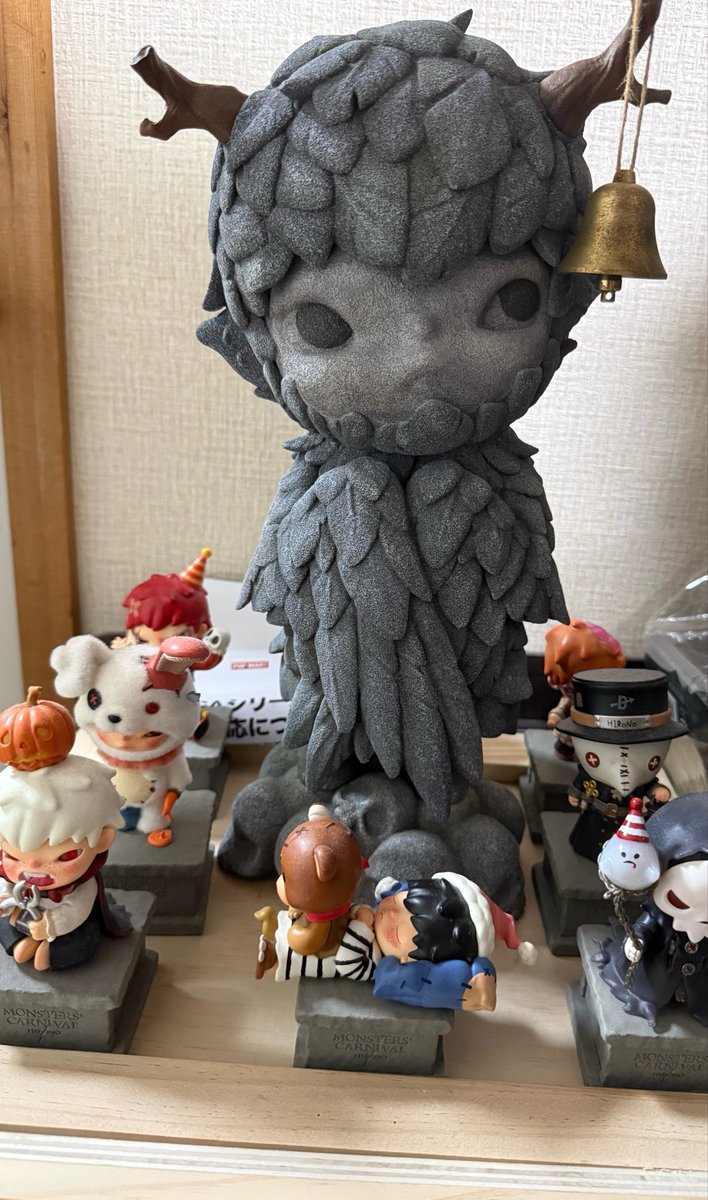 imutene's tweet photo. 木箱に入ってた石像（本当に重い）ヒロノさんの大きさ比較👀
デカい👌
日本でデカいヒロノ入ってこないから凄く嬉しい☺️ https://t.co/F5pp56Kfw8