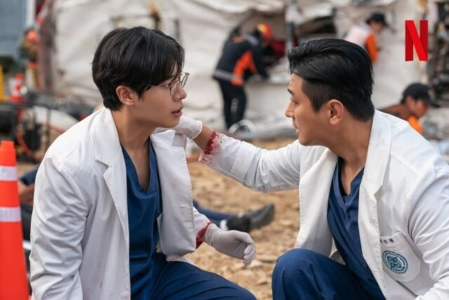 tang__kira's tweet photo. The Trauma Code, Heroes on Call akan kembali dengan season 2 dan 3

Aktor utama: Ju Jihoon, Choo Youngwoo, Ha Young, dan Yoon Kyungho akan kembali. Dengan karakter baru yang muncul setiap episode.

Syuting akan dimulai pada Oktober 2026

https://t.co/gDcKgCt6XM https://t.co/fHjPVBz9ms