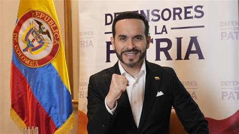 JisyeW's tweet photo. Abelardo de la Esprilla / a besar el muro de rodillas. https://t.co/SbVEvAFqUa