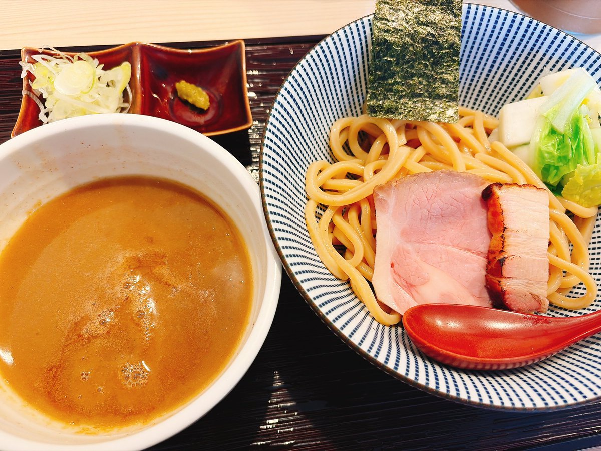 ZouSenpai's tweet photo. エレファント・ランチ https://t.co/bd02tEQYrk