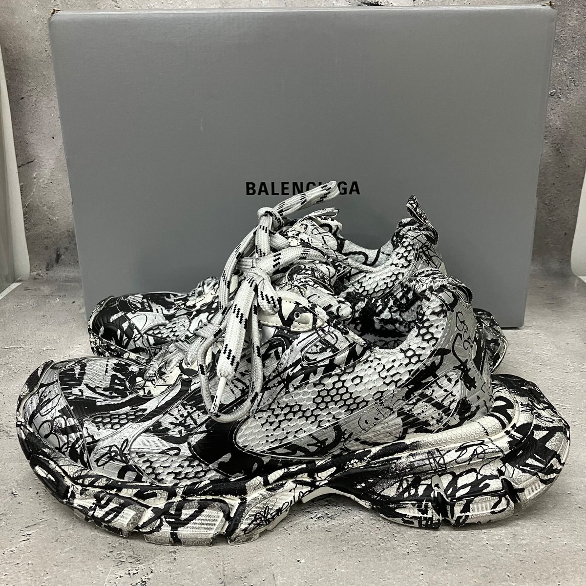 ☆買取情報☆BALENCIAGA 3XL Extreme Graffiti Sneaker 
