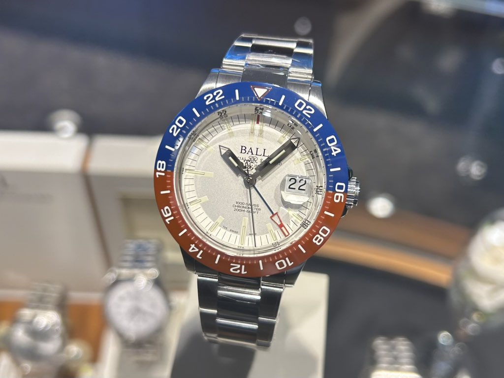 AndB1022's tweet photo. 【新作入荷】
ボールウォッチ「Outlier」GMT入荷⌚️
ペプシベゼル×ホワイト文字盤の爽やかな組み合わせ。

高精度GMT＋80,000A/m耐磁＋5,000Gs耐衝撃の本格スペック。

現在「異端児FAIR」開催中🔥
特典付きのこの機会にぜひ店頭へ。

ご来店お待ちしてます。

#ボールウォッチ #ballwatch https://t.co/VwJwiDC1fM