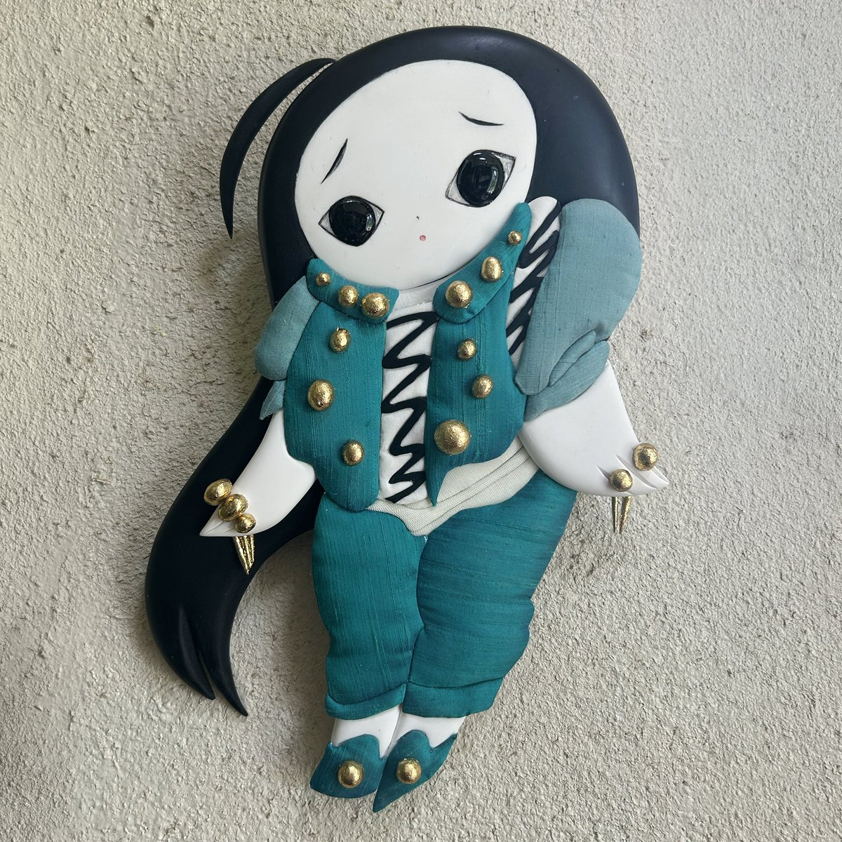 09qloco's tweet photo. イルミ風の「㊇人形」です。 https://t.co/pvcK3sLngs