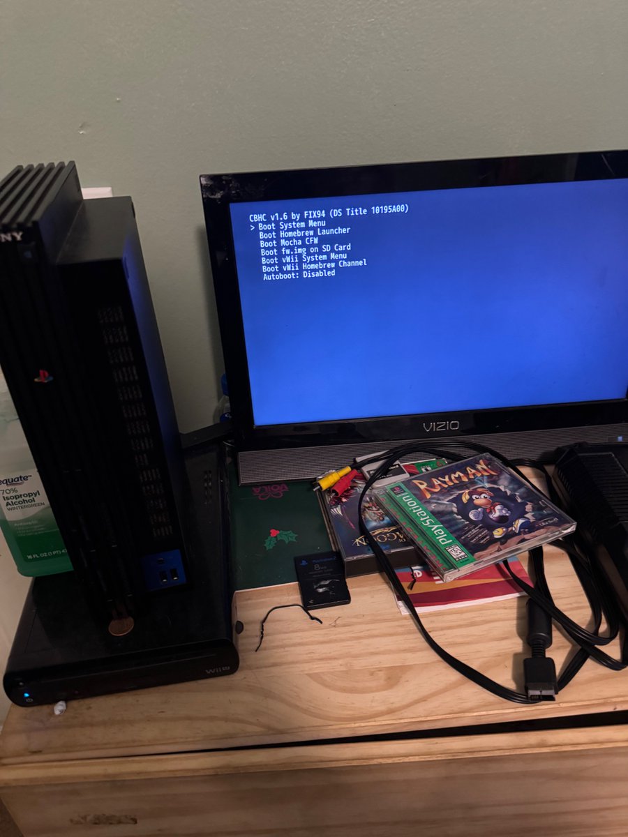halalgaming12's tweet photo. went through my old wii u shit after finding out mine still works despite not being plugged in for 3+ years https://t.co/ywSwoBEjdq