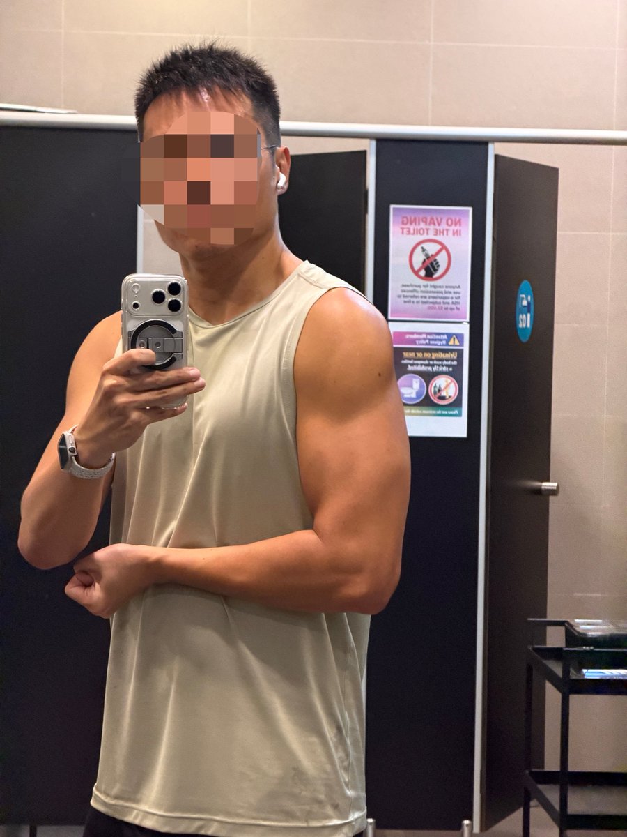 hunkafter's tweet photo. Standard arms check after gym. 

#muscleflex https://t.co/THWPJnXzZl