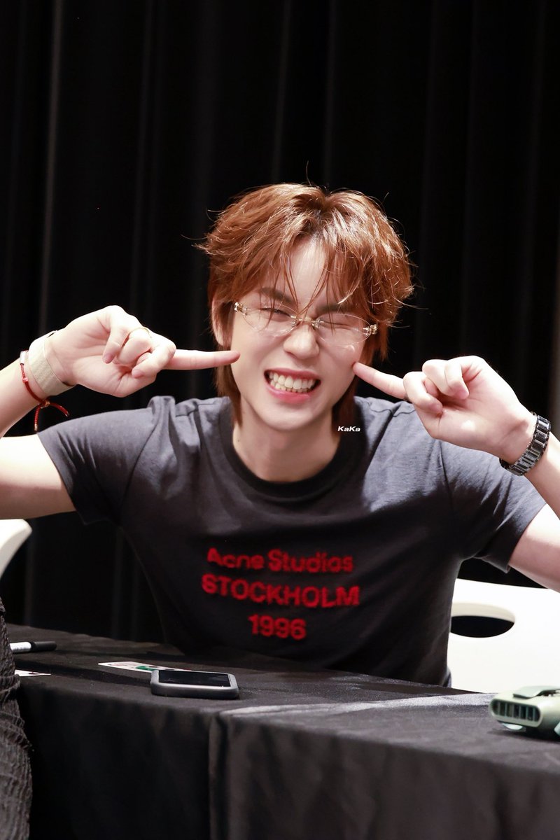 Princess0kaka's tweet photo. 不会wink但是很努力wink的超绝可爱pp
👉🏻😉😝
@Prem_space

#BounPrem 
#prem_space
#GMMTVPOPUPSTOREINTAIPEI https://t.co/5PqwQqsh63