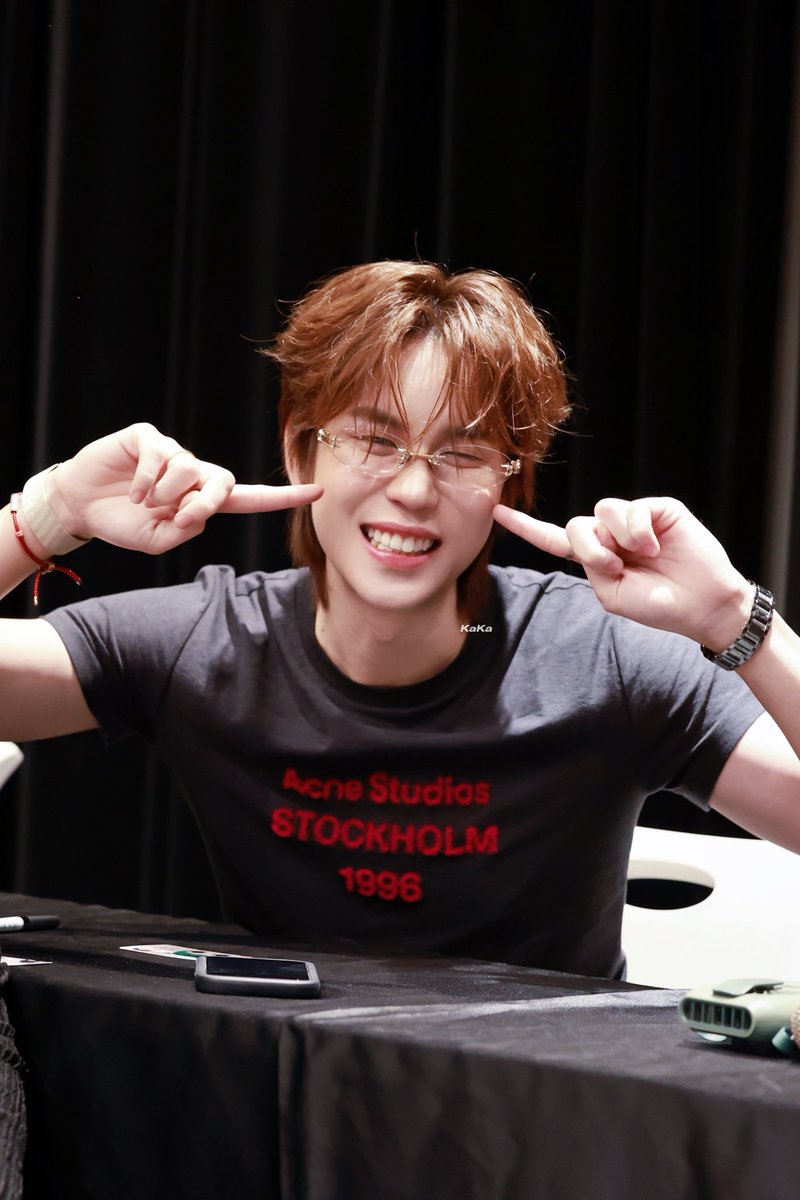 Princess0kaka's tweet photo. 不会wink但是很努力wink的超绝可爱pp
👉🏻😉😝
@Prem_space

#BounPrem 
#prem_space
#GMMTVPOPUPSTOREINTAIPEI https://t.co/5PqwQqsh63