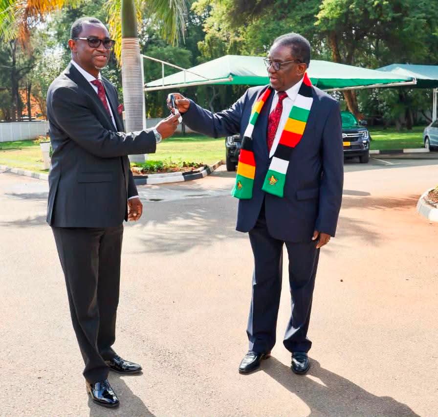 Leokoni's tweet photo. I don't even trust these pple who call themselves prophets. Ian Ndlovu therefore encourages us to offer prayers for things we are aware of. Madawo received a car from ED on Friday, &amp; you will soon hear him say, "Let's pray for OUR President." Don't exploit the gullible, please. https://t.co/l2eD1YxcM9