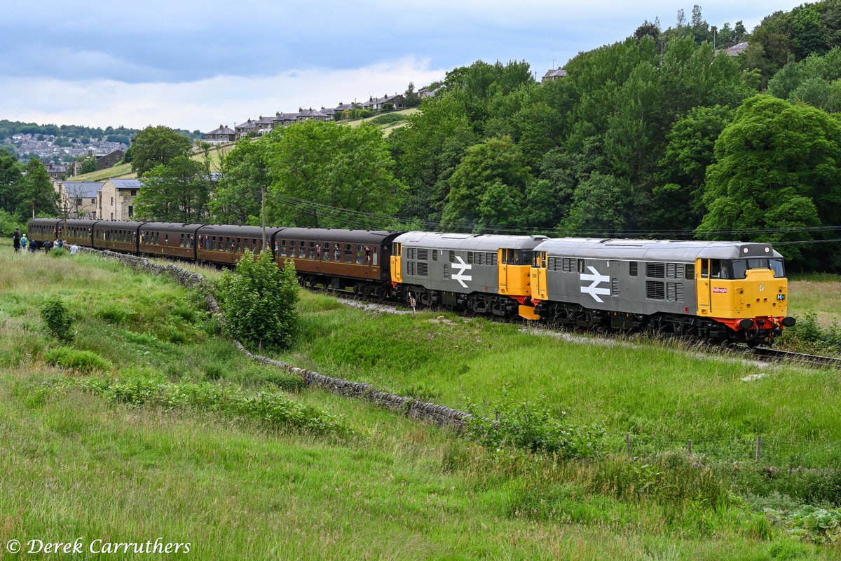 carru12901's tweet photo. 31210 & 31108 heading to Oxenhope from Haworth at 'top field' on the 19th June 2026 at the Keighley & Worth Valley Railway diesel gala. #class31 #KWVR https://t.co/1Vs3KpXuz8