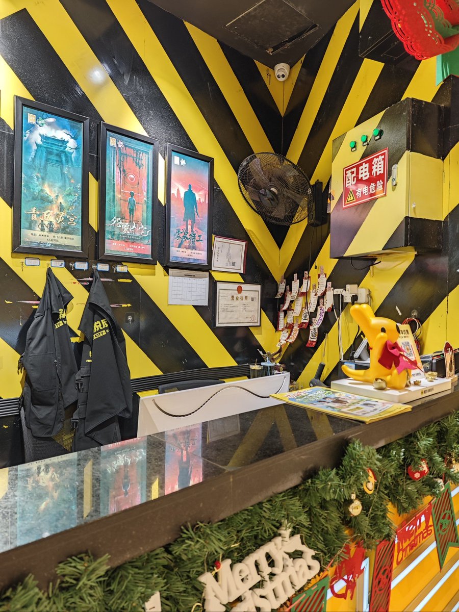 kadrbva's tweet photo. “Locked in a 80s retro room with 60 mins to crack codes, solve riddles u0026 escape! No spoilers—can you make it ”， https://t.co/7sshxsbF1B