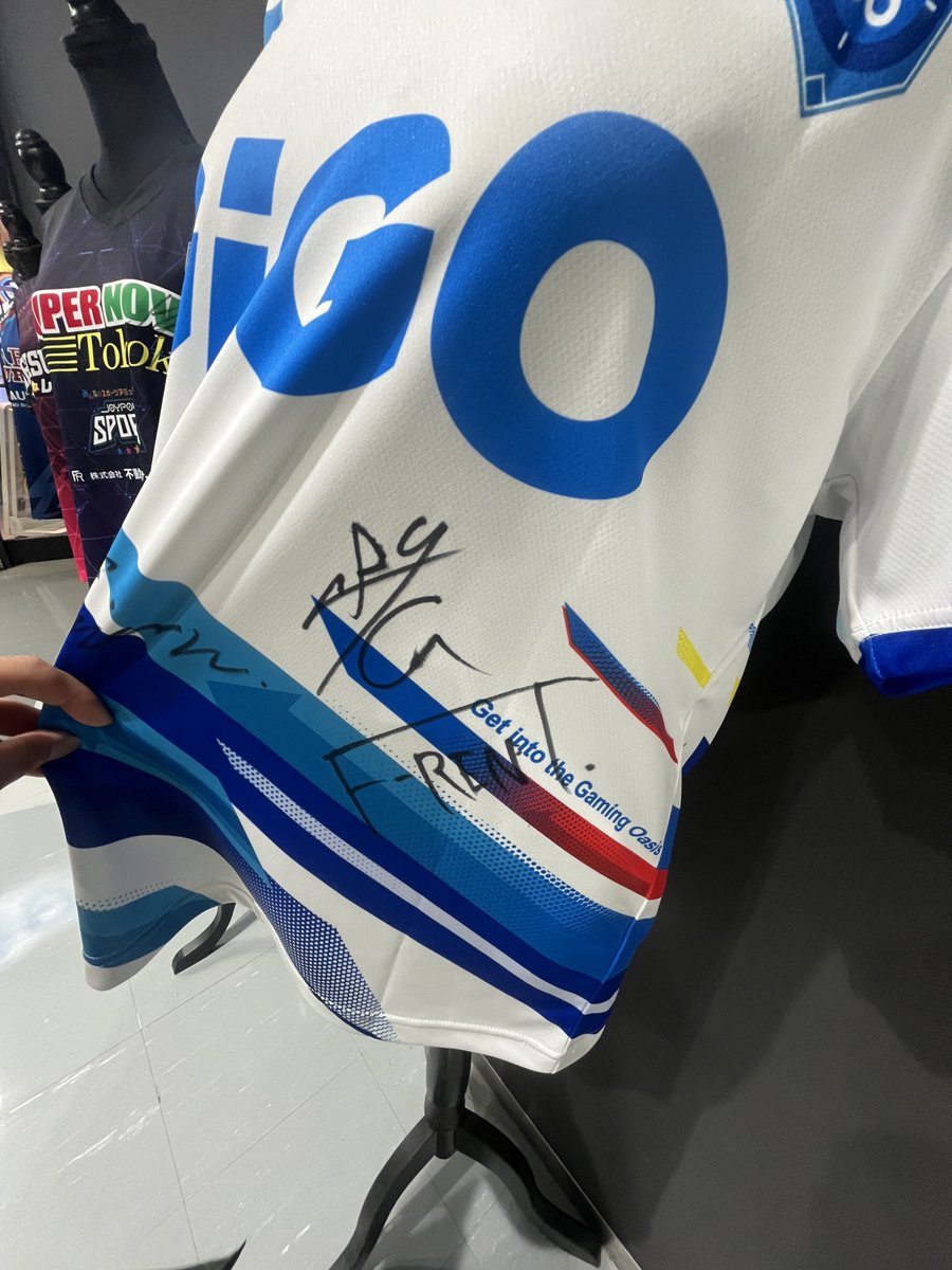 F_REN_musou's tweet photo. TRAVELiFE! 名古屋にお越しの方

僕のサイン入りユニフォームなんか真横に飾られてるんで暇な時にでも見てってください https://t.co/UfCPYG5WAR