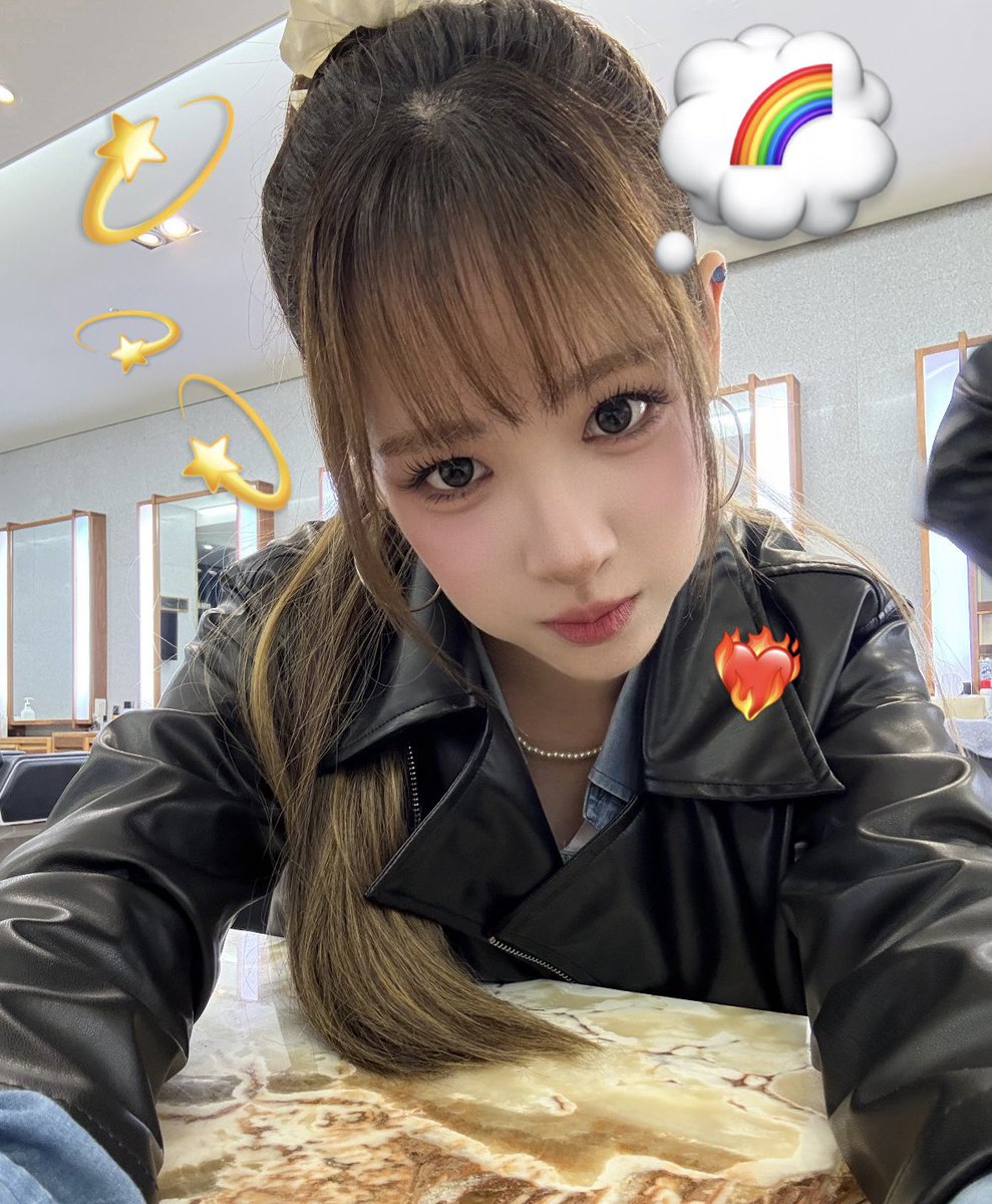 mprism_official's tweet photo. [#미쿠]
엠프들~!💙 우선 잘 챙겼죠!?☔️ 이따 라방에서 만나요❤️‍🔥💫
.
.
#Mprism #miku #엠프리즘 #エンプリズム #ミク #KPOP https://t.co/ILhSwaDCQb