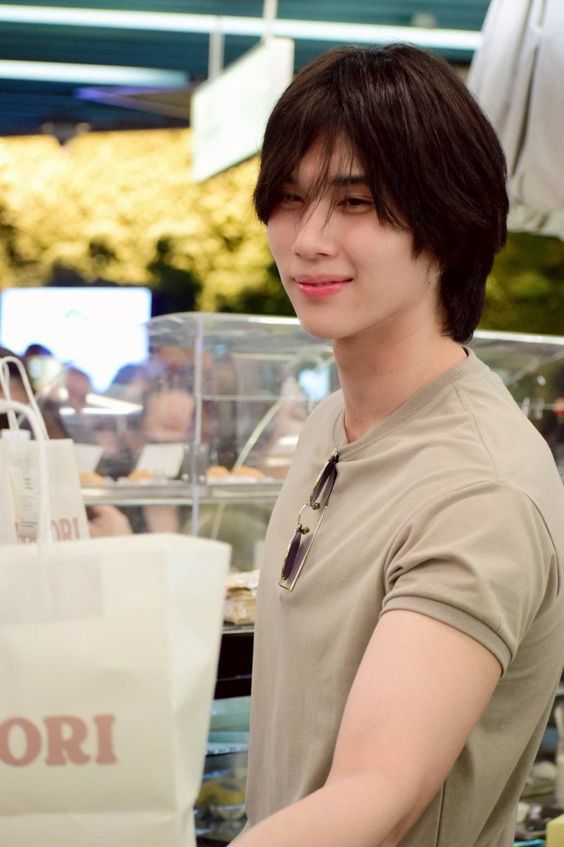 fasttrack_bkk's tweet photo. 🍪✨ "ดัง–ณัฎฐ์ฐชัย" เปิด NAVORI Pop-Up Store สาขาแรกที่ห้างสรรพสินค้าเซ็นทรัลชิดลม ถ่ายทอดความรักของครอบครัวผ่านขนมโฮมเมด

#NAVORI #DunkNatachai
#NAVORIPopupStore
#CentralChidlom #TheStoreOfBangkok https://t.co/SeHRInKeAI