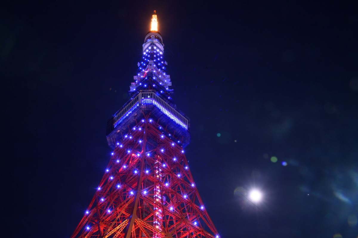 YakeiLW's tweet photo. 【 スウェーデン戦前夜は東京タワーに注目🗼 】
⚽#SAMURAIBLUE 応援ライトアップ⚽

［期間］6/25（木）
［地域］東京 #東京タワー

#サッカー日本代表「SAMURAI BLUE」を応援するため、東京タワーがブルーに染まる。
限定ライトアップとともに、日本代表へ熱い声援を！

▾記事▾
https://t.co/mkIinjvtTC