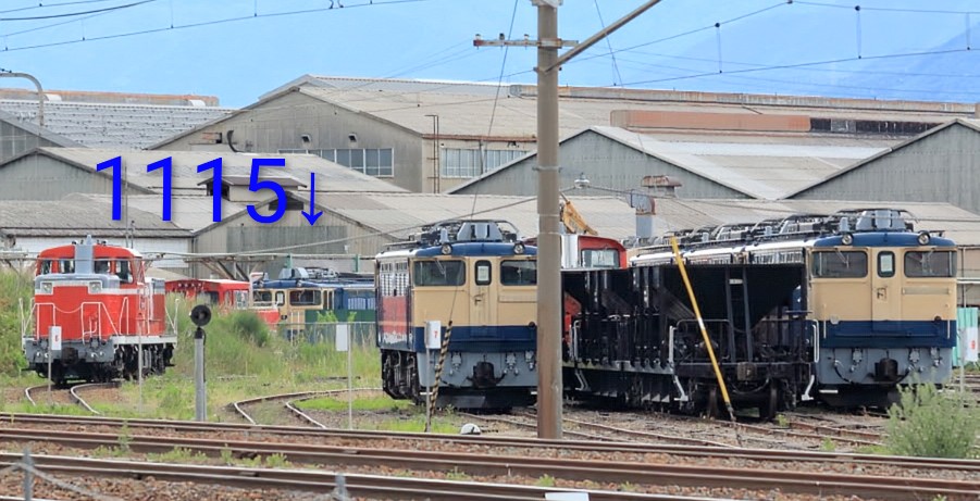J2uXljk2WoYZ4UM's tweet photo. 【EF65 長野総合車両センター 見たまま】6月22日 15:25他◆複数の動き有。①6/18庫へ移動した1115→解体線へ。②ナンバープレート残る1105号機はDD51 842の横へ移動。③従って3重連形態1102,1103,1104となる。※1105のナンバー撮影困難→115系と今朝撮影。嗚呼1115号機！
#EF65 #長野総合車両センター https://t.co/GU3yliHuzf