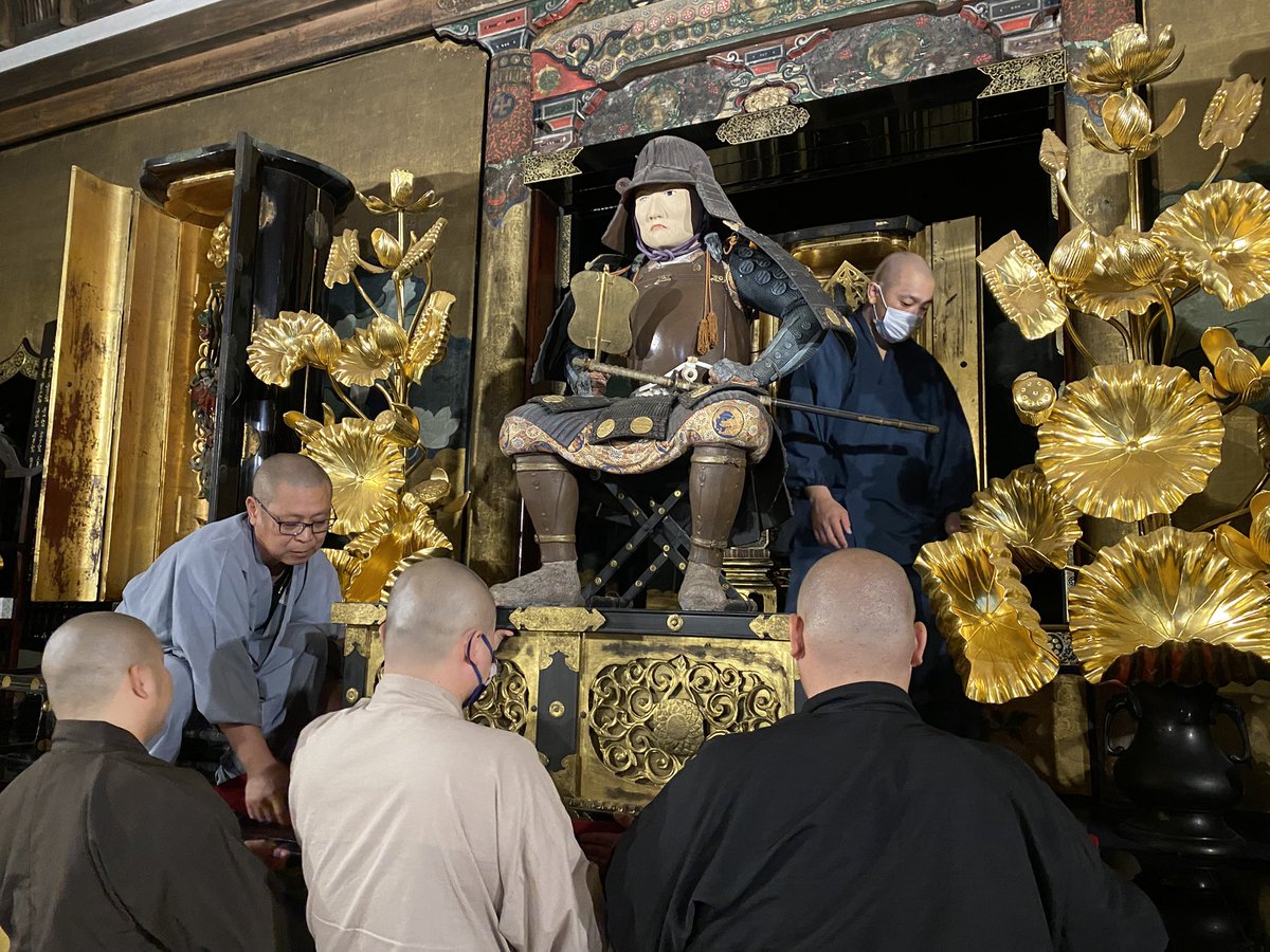 Zuiganji_Temple's tweet photo. 24日に営まれる藩祖忌に向けて、政宗公の甲冑倚像(複製)が上段の間から仏間へ移されました。
この姿を参拝できるのは年に一度、この期間のみとなります。※今年は28日までです。
みなさまのご来山お待ちしております。
#瑞巌寺 #伊達政宗 https://t.co/IkwrLG8KFy
