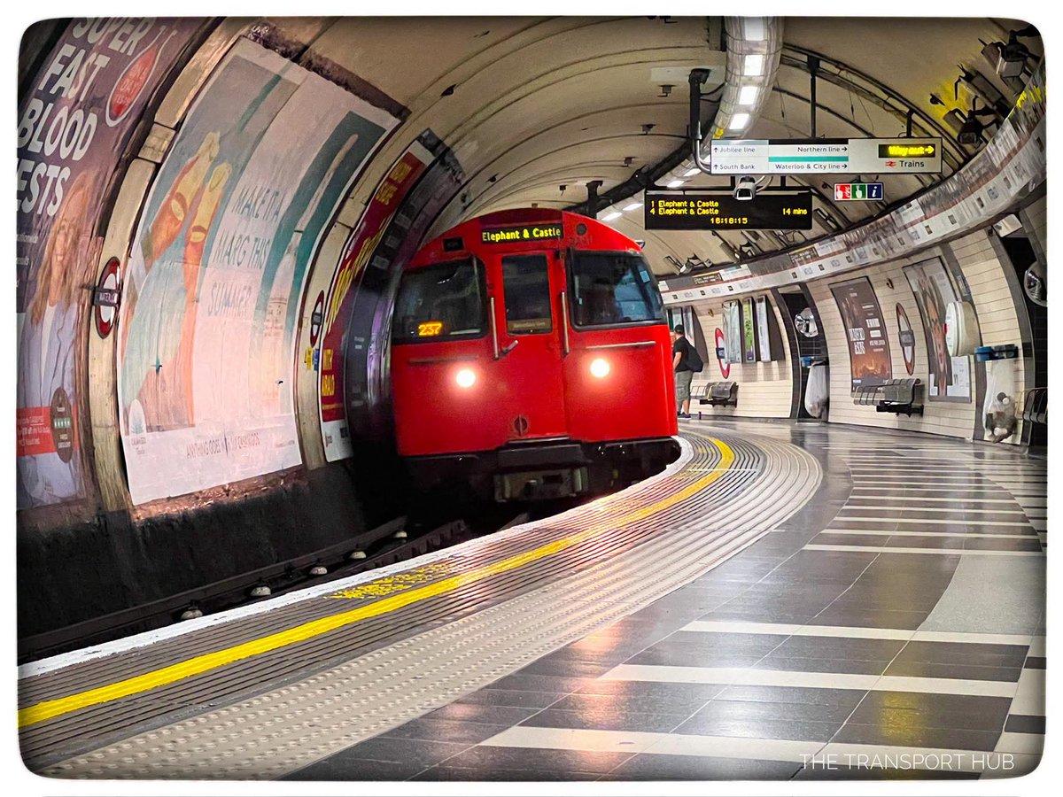 Londontubetrain's tweet photo. Bakerloo line 
   #londonunderground #londonundergroundtrain #londonundergroundtube #underground #undergroundtube #undergroundtrain #undergroundmindthegap #mindthegap #mindthegapunderground https://t.co/QTApXOJsHt