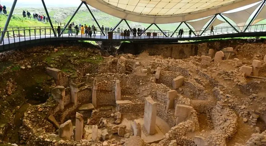 mahfildijital's tweet photo. 🔴 Fatih Altaylı:

Kutsal kitapların 6000 yıl anlatısına göre Göbeklitepe diye bir yerin olmaması gerekiyor. https://t.co/bqU19ojKTP