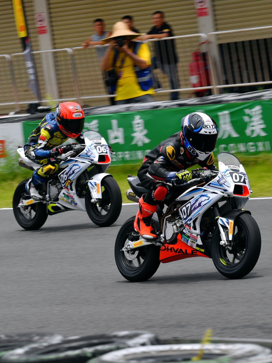 motominiws's tweet photo. Round 2 of the #MotoMini China Series is a wrap and here are the results 👇

160CC:
🥇 WANG ZIXINWEI
🥈 CHEN SIHANG
🥉 LIN JINGYUAN (R1) &amp; LI YUCHENG (R2)

190CC:
🥇 HUANG TINGNUO
🥈 QASHA IRFAN
🥉 LI YUHENG (R1) &amp; CHEUNG YANKIT (R2)

#RoadToMotoGP 🏁 https://t.co/QvTbOBNZWw