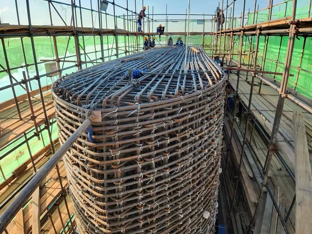 KWEYUSNR's tweet photo. Cable stayed bridge progress  >>>  
Current updates : working on the piers steel reinforcement . Courtesy of Ccecc, Duna , Ged Africa . Hii nayo mtapenda.

How it started vs how it's going>>

🇿🇲 x 🇨🇩 https://t.co/IufRq5RwUE