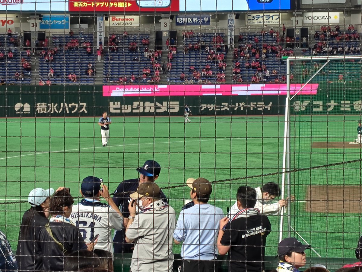 ALLTIME_ALLTIME's tweet photo. 西武の選手優しい？ https://t.co/bnM8t770zP