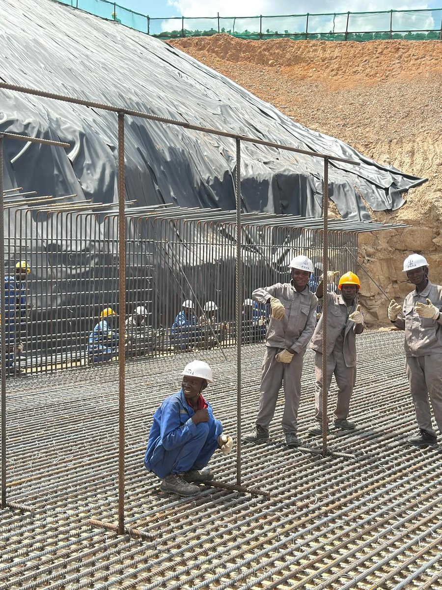 KWEYUSNR's tweet photo. Cable stayed bridge progress  >>>  
Current updates : working on the piers steel reinforcement . Courtesy of Ccecc, Duna , Ged Africa . Hii nayo mtapenda.

How it started vs how it's going>>

🇿🇲 x 🇨🇩 https://t.co/IufRq5RwUE