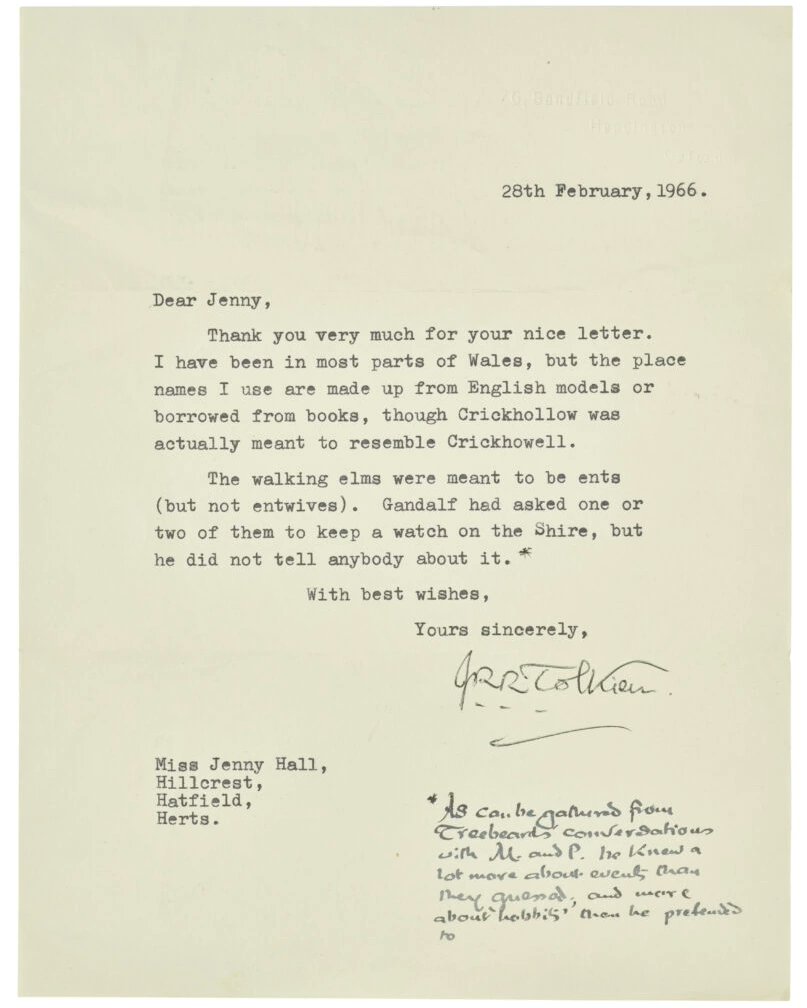 Elrohir_BFME's tweet photo. 📜 Une lettre inédite de Tolkien (1966) sera vendue chez Christie’s (~6 000 à 8 000 €)

On apprend que les “walking elms” étaient bien des Ents (pas des Ents-Femmes) et que Gandalf leur aurait demandé de surveiller la Comté en secret 🧙‍♂️ https://t.co/DSfyE7nxUS