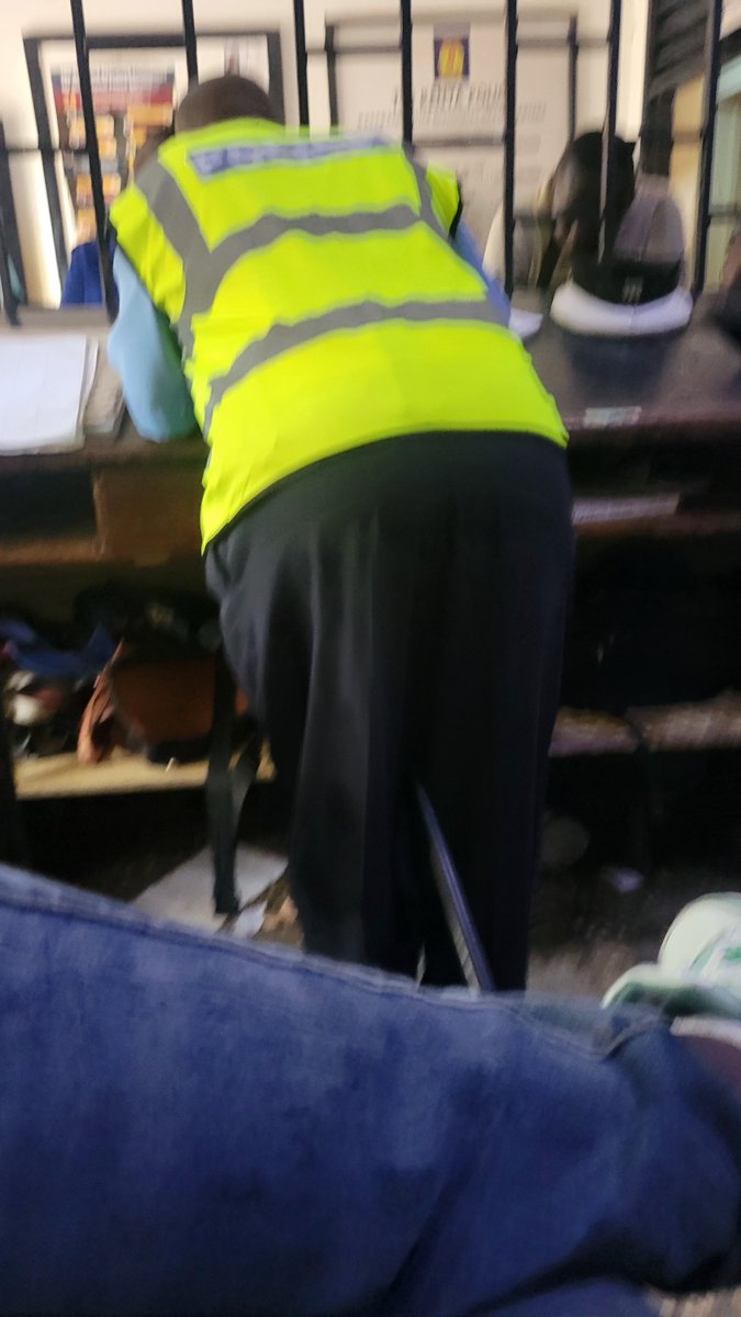 _Sakko's tweet photo. Jana asubuhi nime spend over 4 hours Kasarani police station . Nlishikwa juu ya drunk driving .. nkaingizwa hapo ndani nitulie kwanza zishuke . Kitu iliniuma ni eti nlienda washroom hapo ndani ya cell vijana kama 10 wakanikujia na kuninyang'anya silver zangu zote . Wengine also touched my buttocks !