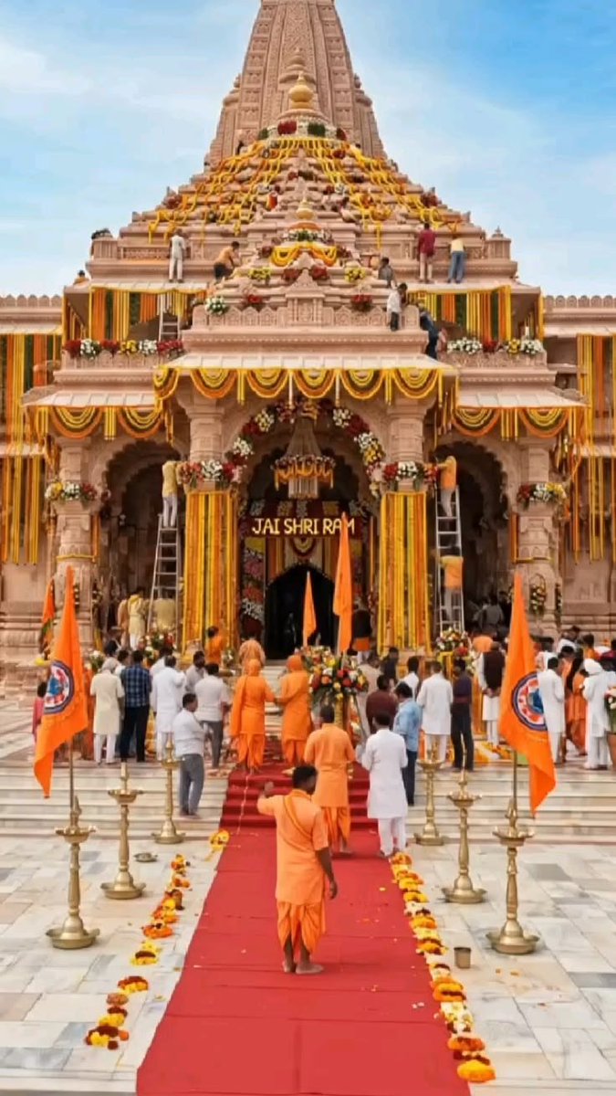 swetasamadhiya's tweet photo. राम मंदिर पर आरोप लगाने वालों से एक सीधा सवाल है।

अखिलेश यादव आज तक भव्य राम मंदिर निर्माण के बाद एक बार भी प्रभु श्रीराम के दर्शन के लिए अयोध्या नहीं गए, लेकिन राम मंदिर और उससे जुड़े हर विषय पर आरोप लगाने में सबसे आगे दिखाई देते हैं।

यदि अखिलेश यादव, समाजवादी पार्टी और पूरा विपक्ष इतना ही आश्वस्त है कि कोई घोटाला या चोरी हुई है, तो उनके पास जो भी सबूत हैं, उन्हें सोशल मीडिया पर राजनीतिक प्रोपेगेंडा चलाने के बजाय सीधे एसआईटी को सौंपना चाहिए। केवल आरोप लगाना और सुर्खियां बटोरना किसी को दोषी साबित नहीं करता। 

करोड़ों रामभक्तों की आस्था के केंद्र राम मंदिर को बार-बार विवादों में घसीटना आखिर किस राजनीति का हिस्सा है? पहले भूमि पूजन पर सवाल, फिर निर्माण पर सवाल और अब चढ़ावे को लेकर आरोप। यह सिलसिला संयोग नहीं, एक सुनियोजित राजनीतिक नैरेटिव प्रतीत होता है।

यदि जांच में कोई दोषी पाया जाता है तो उसे कठोरतम दंड मिलना चाहिए। लेकिन यदि आरोप निराधार और झूठे साबित होते हैं, तो झूठे आरोप लगाने वालों की जवाबदेही भी तय होनी चाहिए। कानून में किसी व्यक्ति पर झूठे और दुर्भावनापूर्ण आरोप लगाना भी गंभीर विषय है, और ऐसे मामलों में कानूनी कार्रवाई की जा सकती है।

देश को अफवाह नहीं, तथ्य चाहिए। फैसला सोशल मीडिया की राजनीति से नहीं, एसआईटी की जांच और प्रमाणों से होगा।

जय श्री राम। 🚩🚩