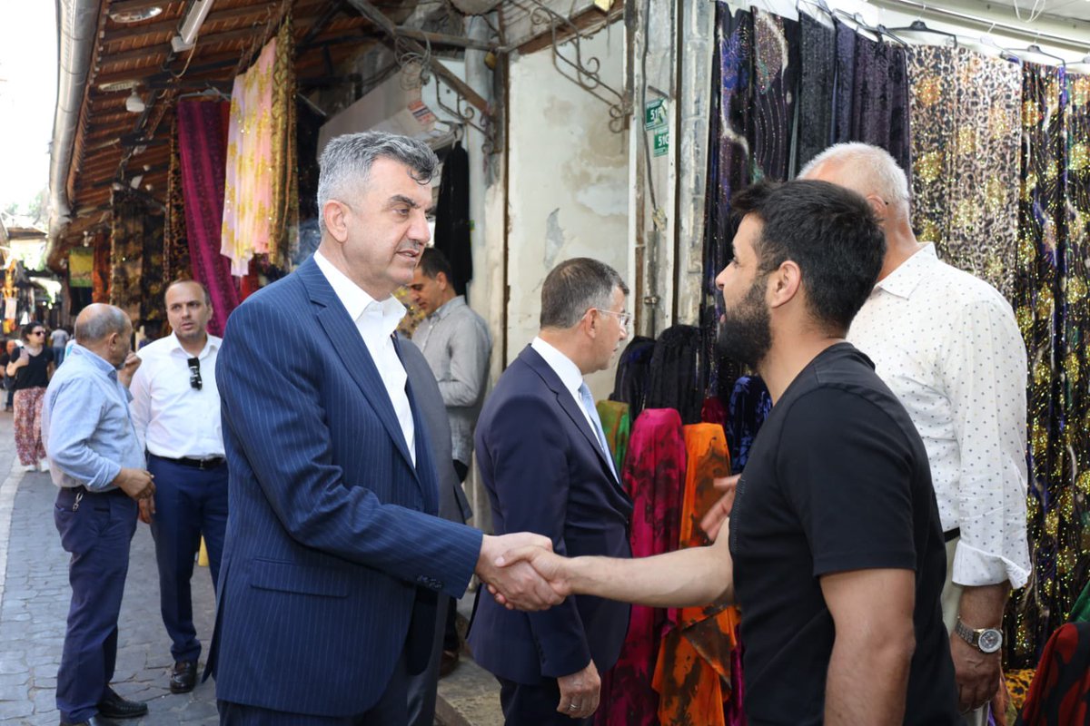 milhamigunbegi's tweet photo. 2/ Hemşehrilerimizle hasbihal ettik, esnaflarımıza hayırlı işler, bereketli kazançlar diledik, hasbihal ettik, sorun ve taleplerini dinledik.

Bizleri sıcakkanlı karşılayan, gönülden sohbetlerine ortak eden esnaflarımıza ve hemşehrilerimize teşekkür ediyoruz.

#DaimaAşkDaimaŞanlıurfa