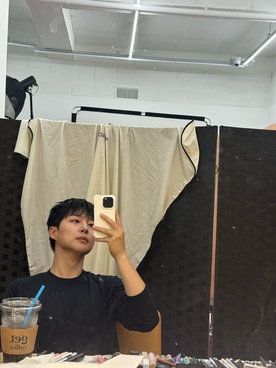 BAEIN04O4's tweet photo. 왜케 잘생겻어 배밤톨 https://t.co/70zrCxcf5i
