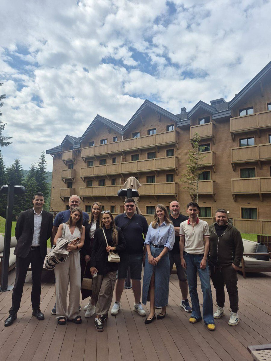 SeeMontenegro's tweet photo. Nacionalna turistička organizacija ugostila je predstavnike uticajnih medija iz Srbije: RTS, TV Prva, Večernje novosti, Telegraf, Euronews i B92, koji su tokom studijske posjete imali priliku da se detaljnije upoznaju sa turističkom ponudom Crne Gore.
.
.
https://t.co/sVeOOaJZPl https://t.co/KvfcWiKlIR