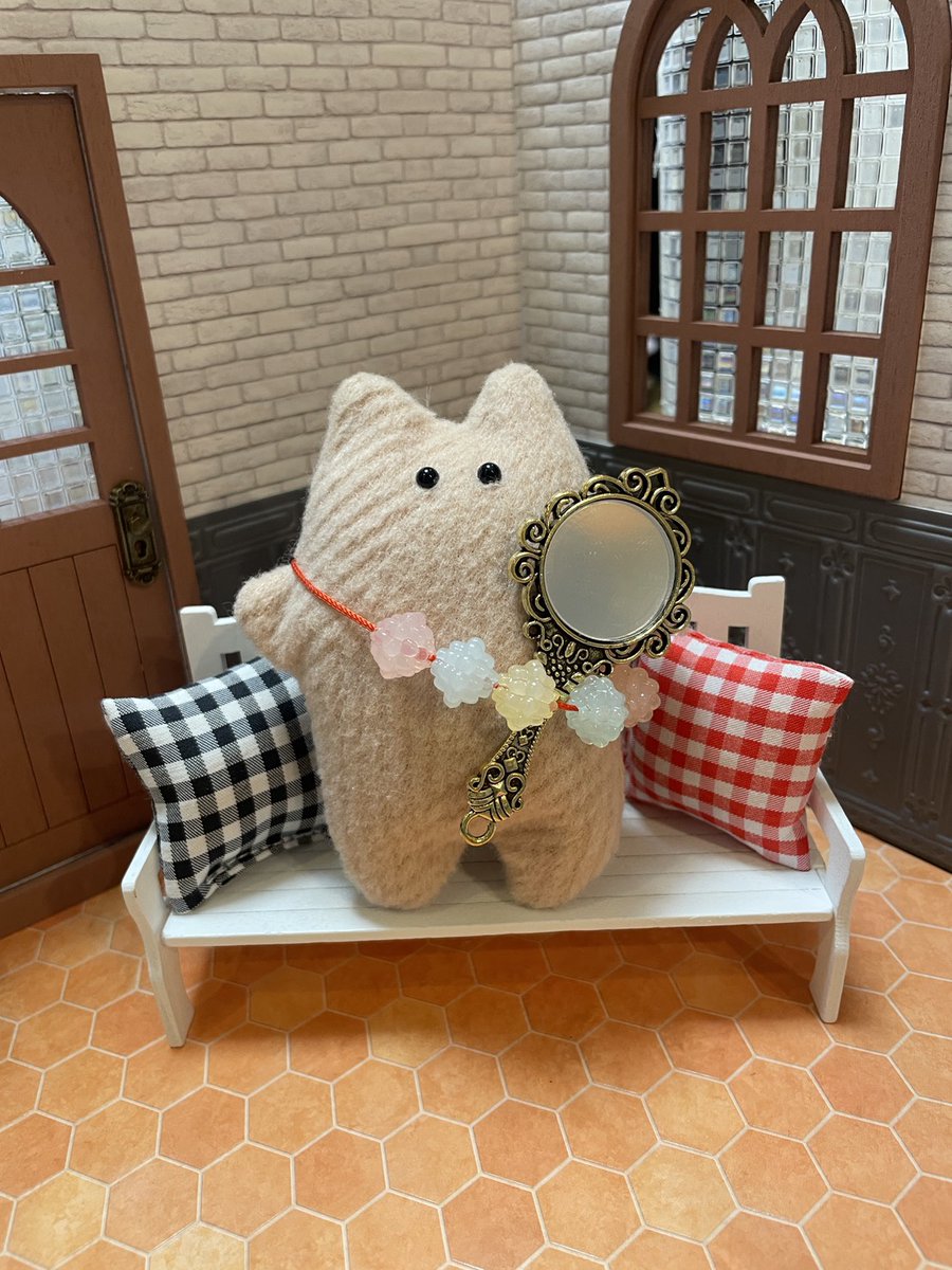 cocorety41's tweet photo. モカラだよ。
鏡さんに聞いてみたんだ🪞
「今日のモカラ、どうかな？」って。
そしたらね、
「そのままでいいよ。」
って言ってくれた気がしたんだ🤲
だからモカラも、
今日会うみんなに
「そのままでいいよ。」
って伝えたくなったんだ🌸 https://t.co/MzkTInmhr7