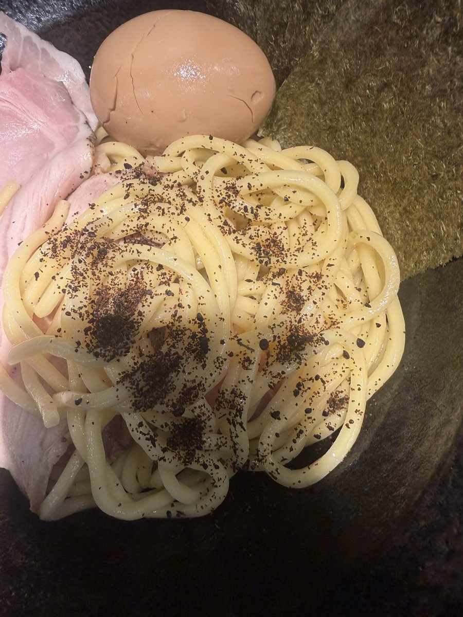 tomo95173774's tweet photo. regista 日本橋

特製つけ麺
魚介が効いた濃厚つけ汁がたまらなく美味い😋
しっとり3種のチャーシュー👍
黒七味とレモン酢で香りとスッキリ感がたまらん味変です💯
代表&amp;店長ご馳走様でした😋 https://t.co/7dZ0IwDIUc