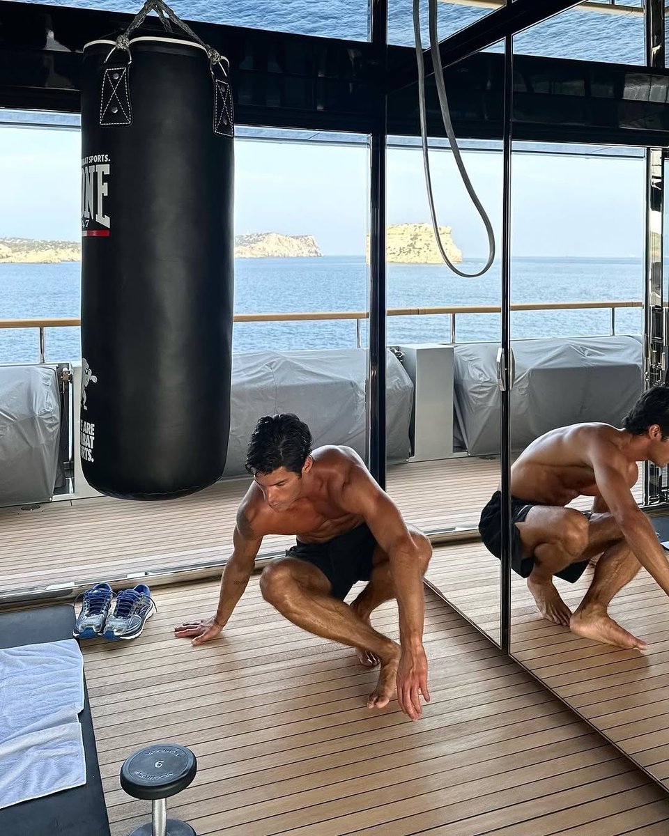 dirstream's tweet photo. 10 yıl sonra olmak istediğin kişi

bugün verdiğin küçük kararların içinde saklı. https://t.co/l6aRIa8NsY
