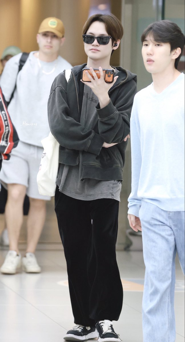 _Fleur1122's tweet photo. 260622 GMP🛬

#천러 #辰乐 #CHENLE #NCTDREAM https://t.co/P2GLimb2b0