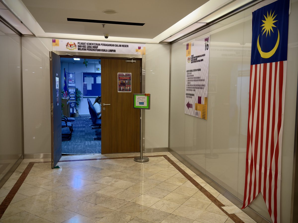 chanhafiz's tweet photo. Tribunal Tuntutan Pengguna Malaysia TTPM KL

Hadir hearing dua kali untuk kes sendiri

Menariknya kebanyakan kes-kes lain yang saya dengar pun melibatkan renovasi rumah. Owner vs contractor/supplier

Korang kalau reno rumah, wajib simpan semua bukti e.g. quotation/whatsapp etc https://t.co/q6fjlosHsf
