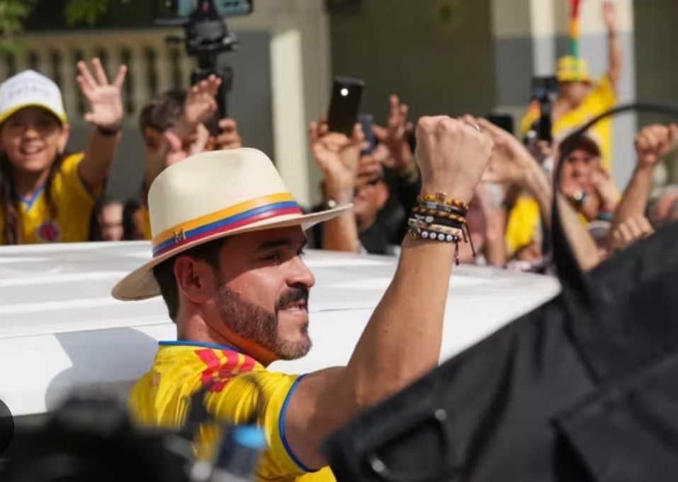 Oxitan30's tweet photo. Après l'Argentine, le Chili, le Salvador, l'Equateur.. la Colombie bascule à droite.. le Pérou devrait suivre..

Tous les amis de Mélenchon sont chassés les uns après les autres. https://t.co/VdkO2EkHQV