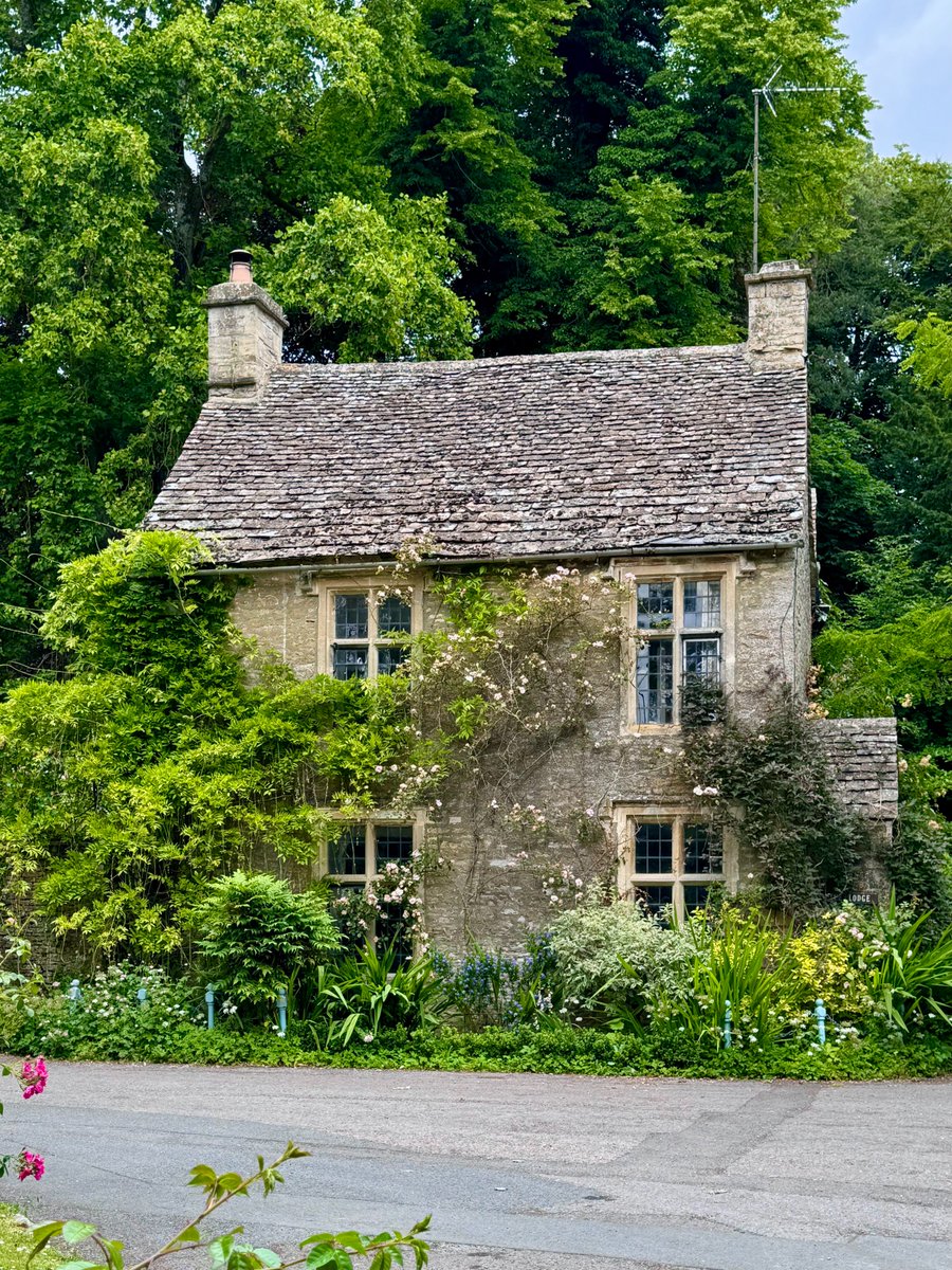 FullerSearch's tweet photo. Don’t let the finest opportunities pass you by simply because they aren’t advertised. Let’s connect and secure your own piece of the Cotswolds.

Please note: none of the properties shown are for sale. They are simply highlights from recent viewings and client searches. https://t.co/PbSyIG4L5x