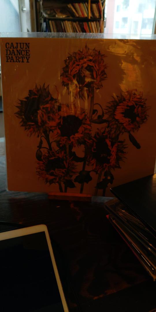 deyamondken's tweet photo. 昨日のワールドカップは盛り上がりました！
あらためて日本代表の強さを確信された方も沢山いらっしゃたんじゃないでしょうか🎌🎌
本日も18時オープンでお待ちしております🤗

佐々木健(@deyamondken) 

#ミュージックバー #湯島バー #レコードがあるお店 #おしゃれバー #musicbartokyo ymo 上野 https://t.co/sMukCHWPP8